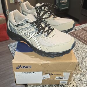 ASICS Men's Athletic Shoes - Cream and Black, 10.5 Extra Wide, Lightly Used
